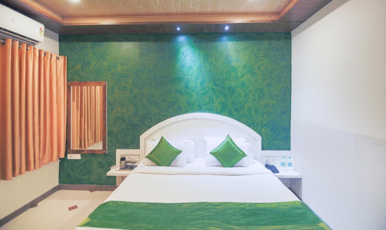 Yashogopal Resortico 3*